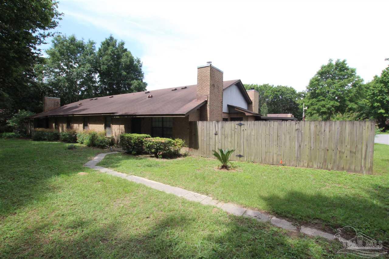 a view of a house with a backyard