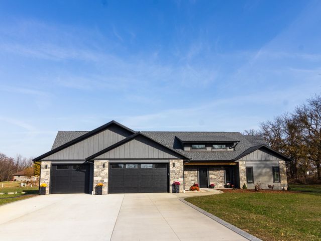 $925,000 | 3814 West Fieldwood Drive | Janesville Town