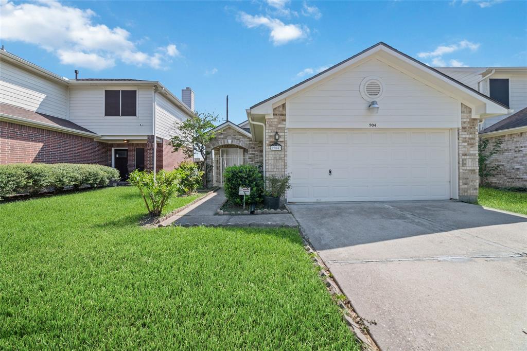 Welcome to 904 Willaby St in Channelview