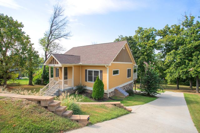 $599,000 | 2213 Maplecrest Drive | Maplecrest