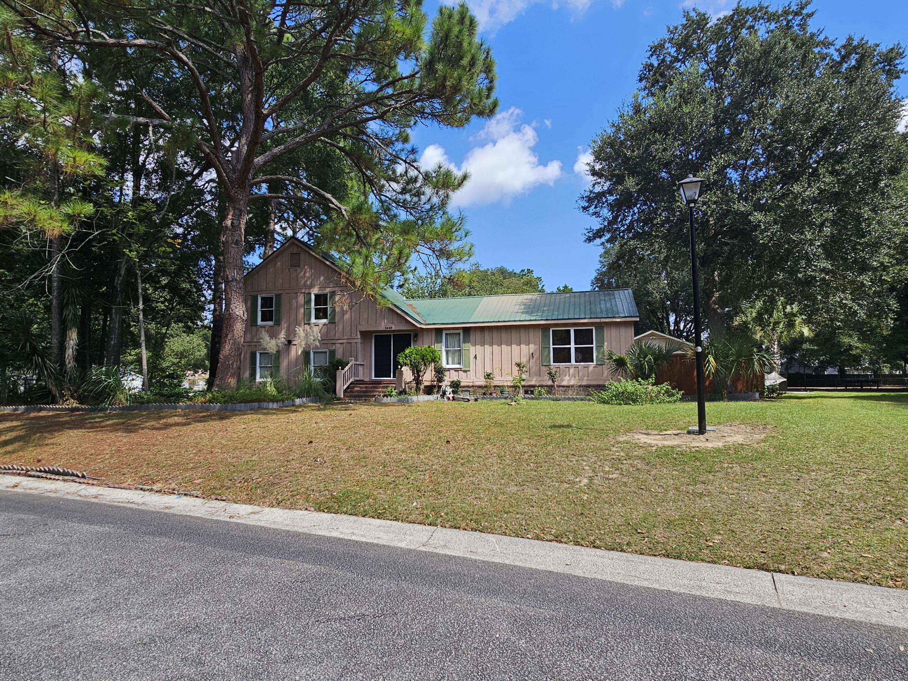 Street view front yard 1449