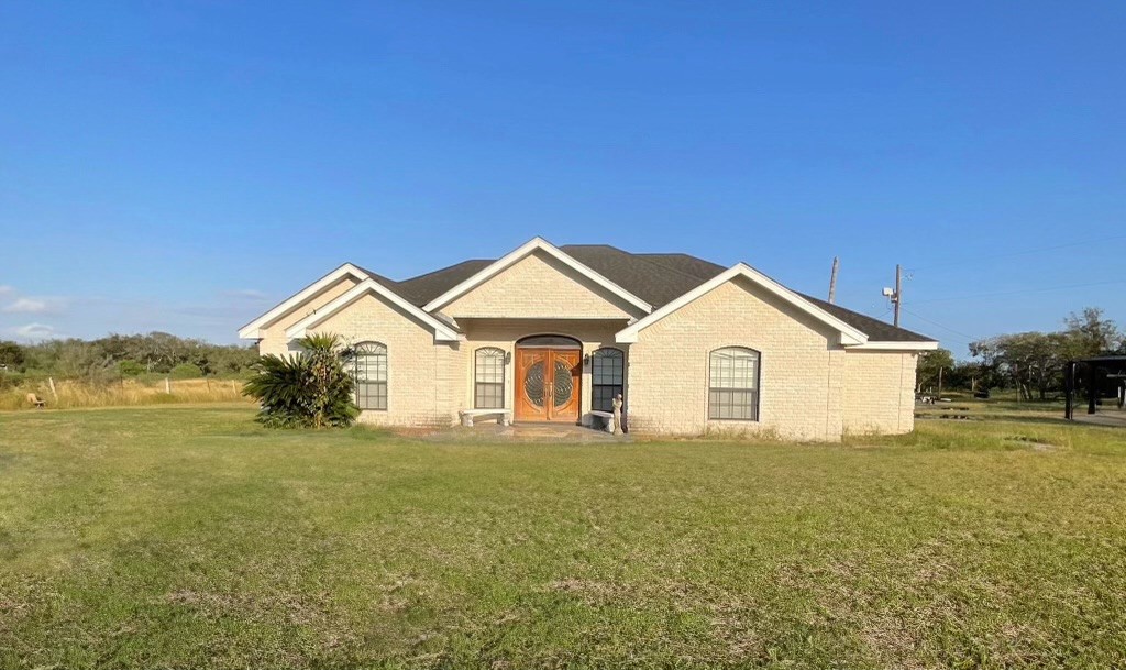 a view of a house with a big yard