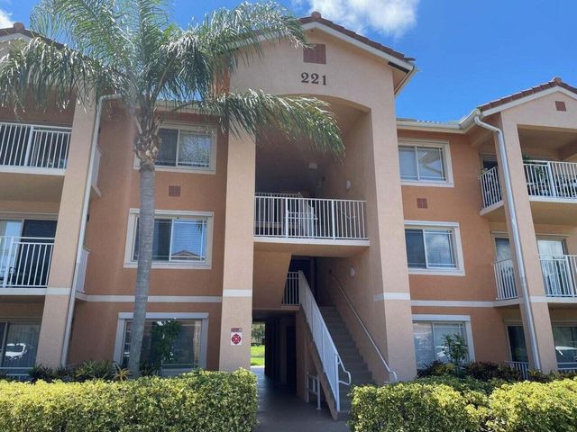 $1,850 | 221 Southwest Palm Drive, Unit 104 | St. Lucie West Country Club