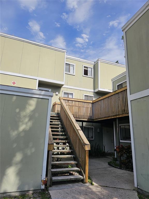 a view of entryway with a front door