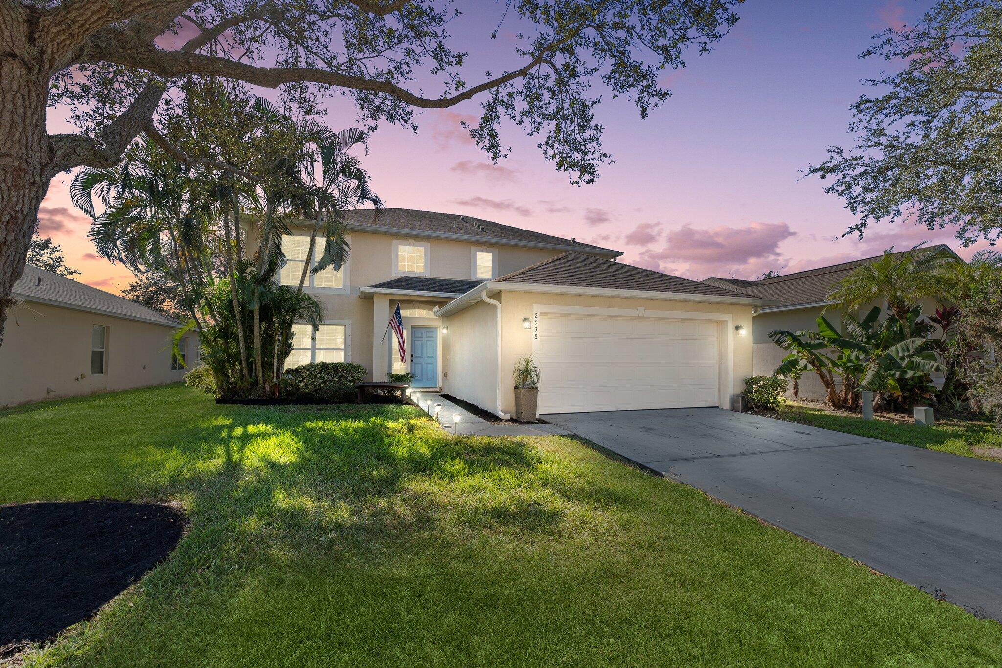 a view of a house with a yard