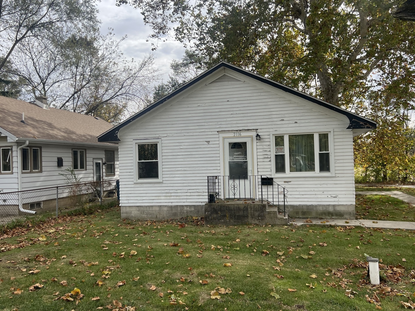 a front view of house with yard