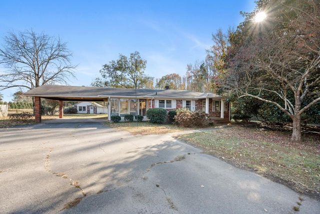 $2,500 | 525 Hardscrabble Road | Roswell