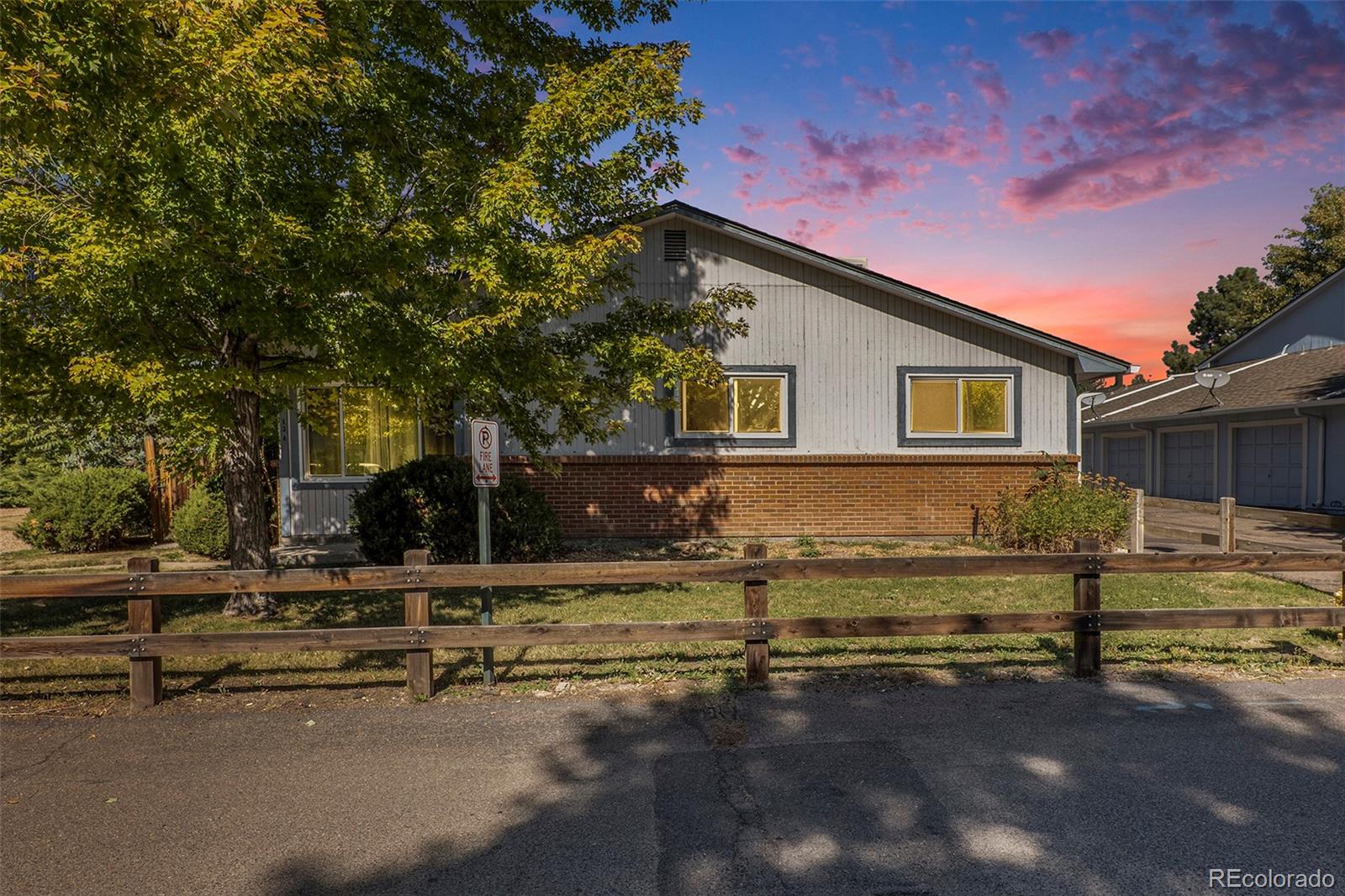 a view of a house with a yard