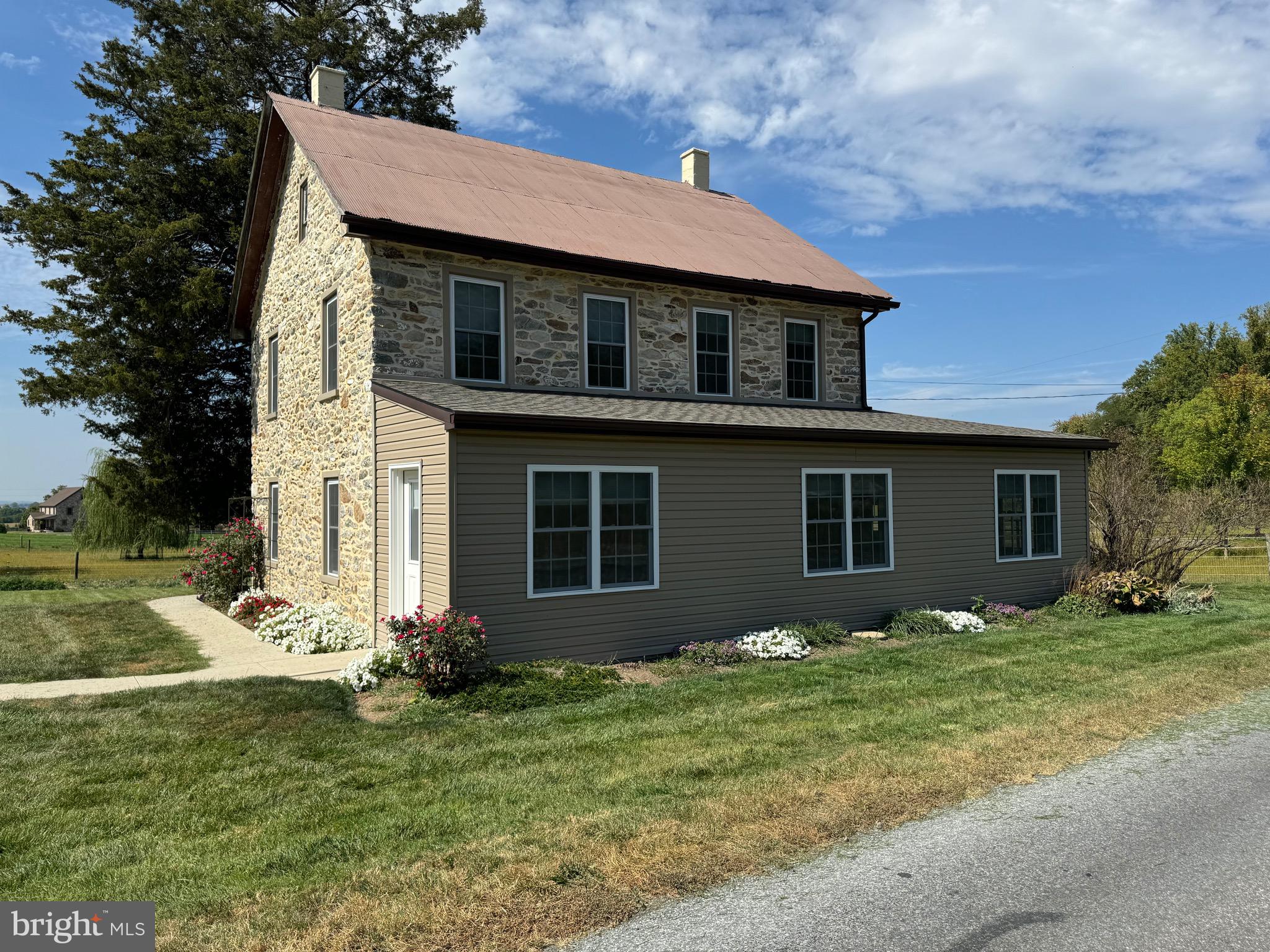 a front view of house with yard