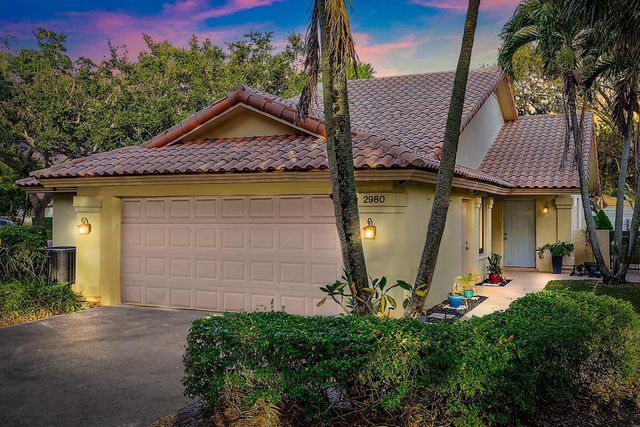 $600,000 | 2980 Burgoyne Lane | The Villages of Palm Beach Lakes