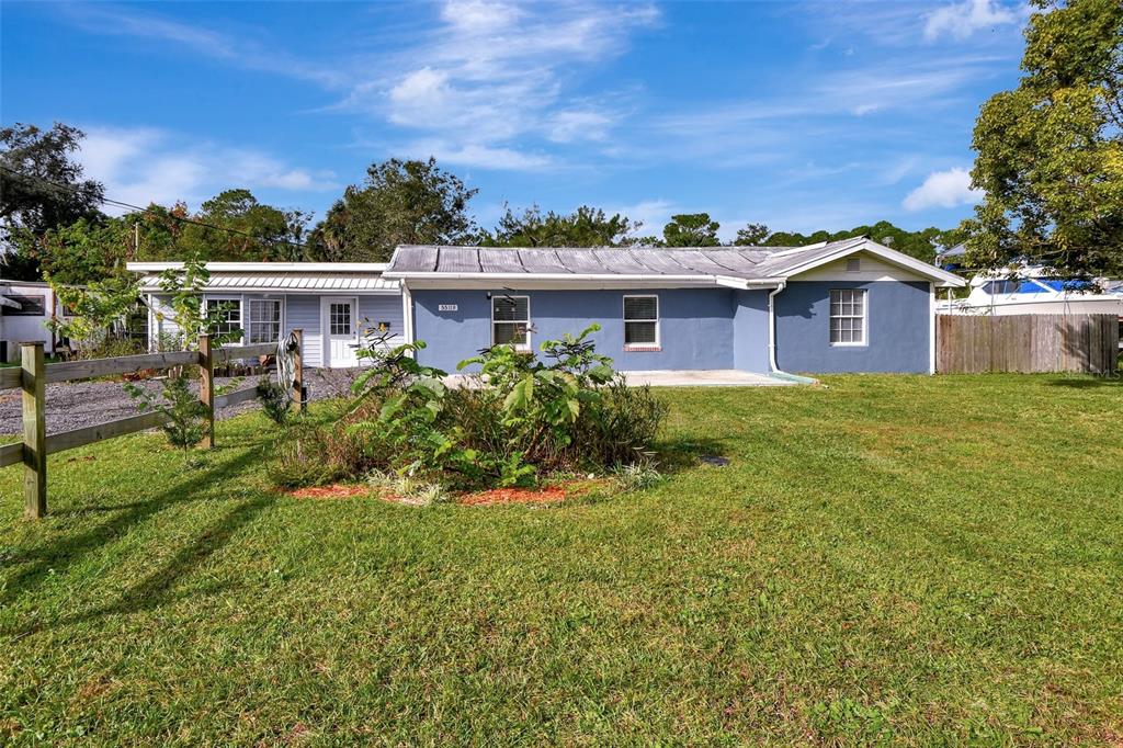 a view of a yard in front of a house with a yard