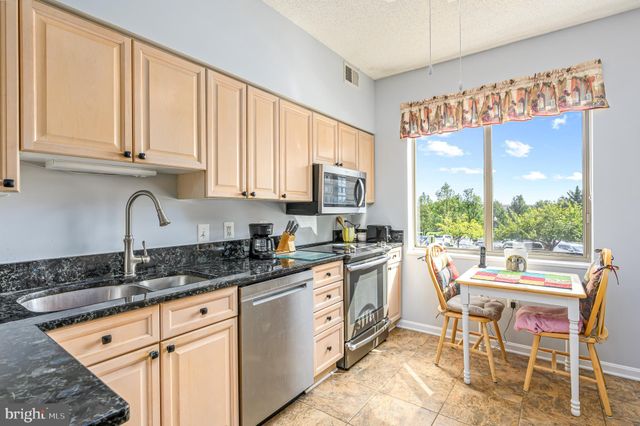 $349,990 | 19375 Cypress Ridge Terrace, Unit 116 | Lansdowne