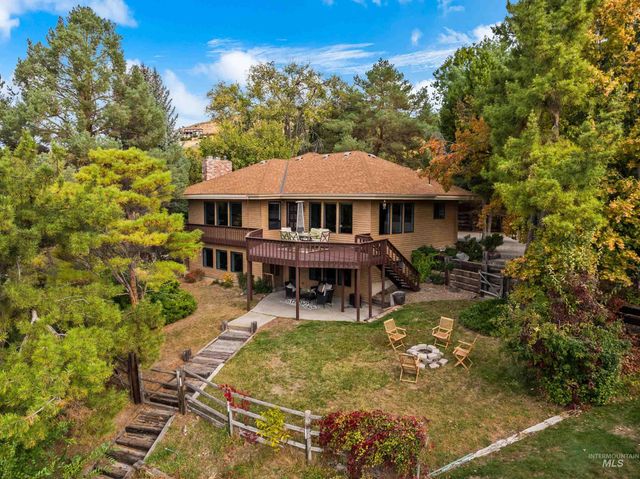 $949,900 | 3000 North Mountain Road | Central Foothills