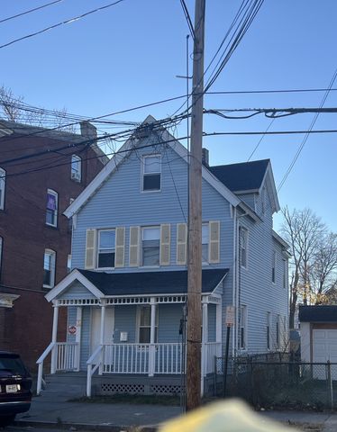 $2,950 | 92 Spring Street | Trowbridge Square Historic District