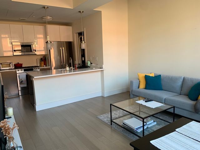 $3,250 | 121 Portland Street, Unit 504 | West End