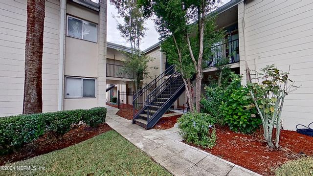 $1,095 | 2043 Dunsford Terrace, Unit 10 | South Riverside