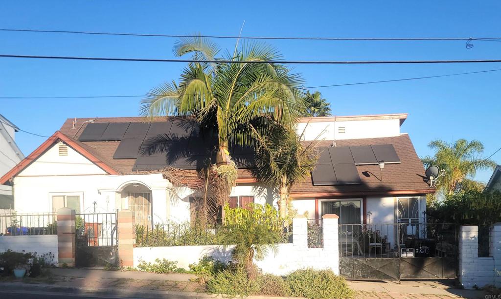 a view of houses with sky view