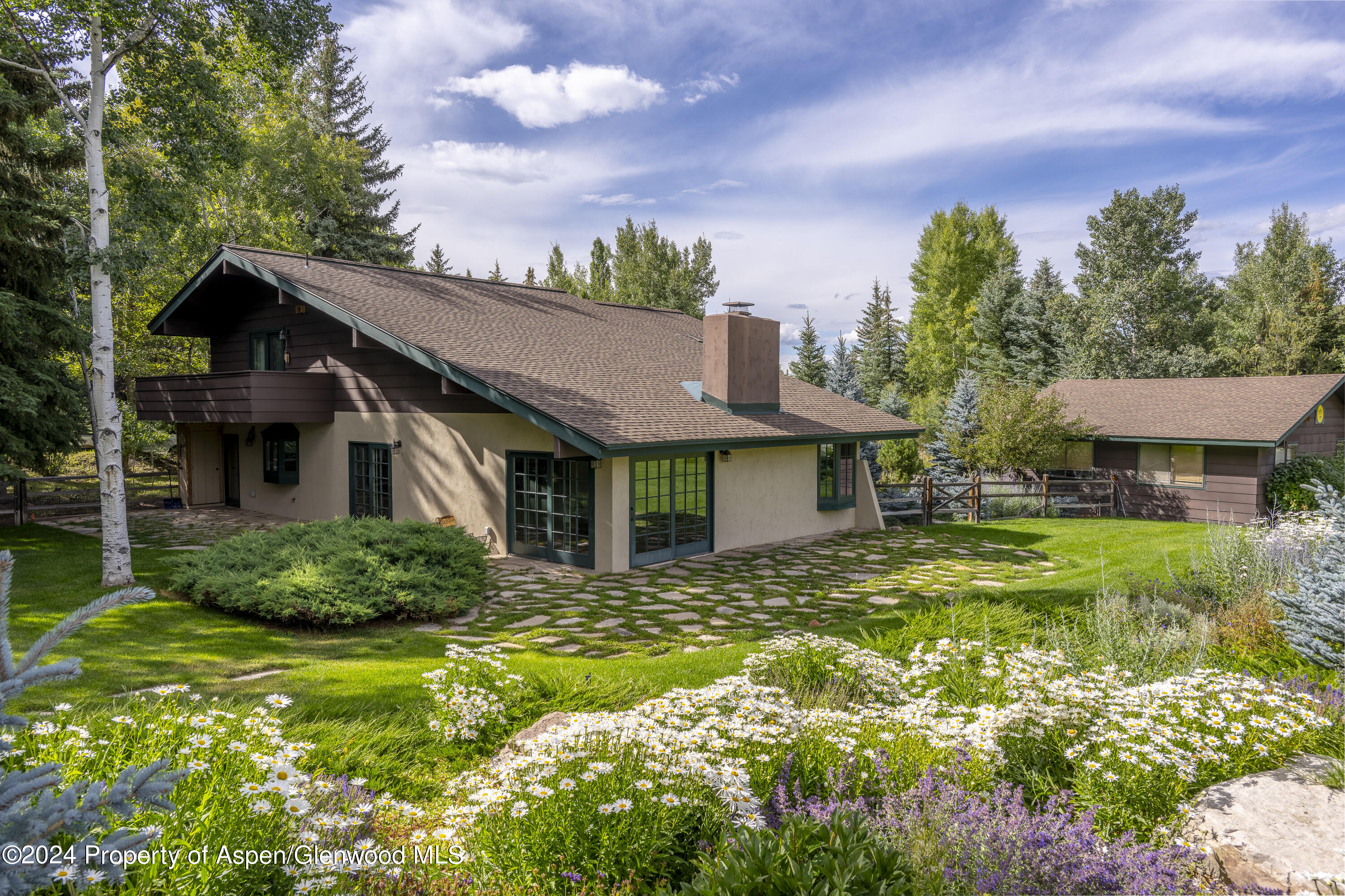 a view of a house with garden and yard