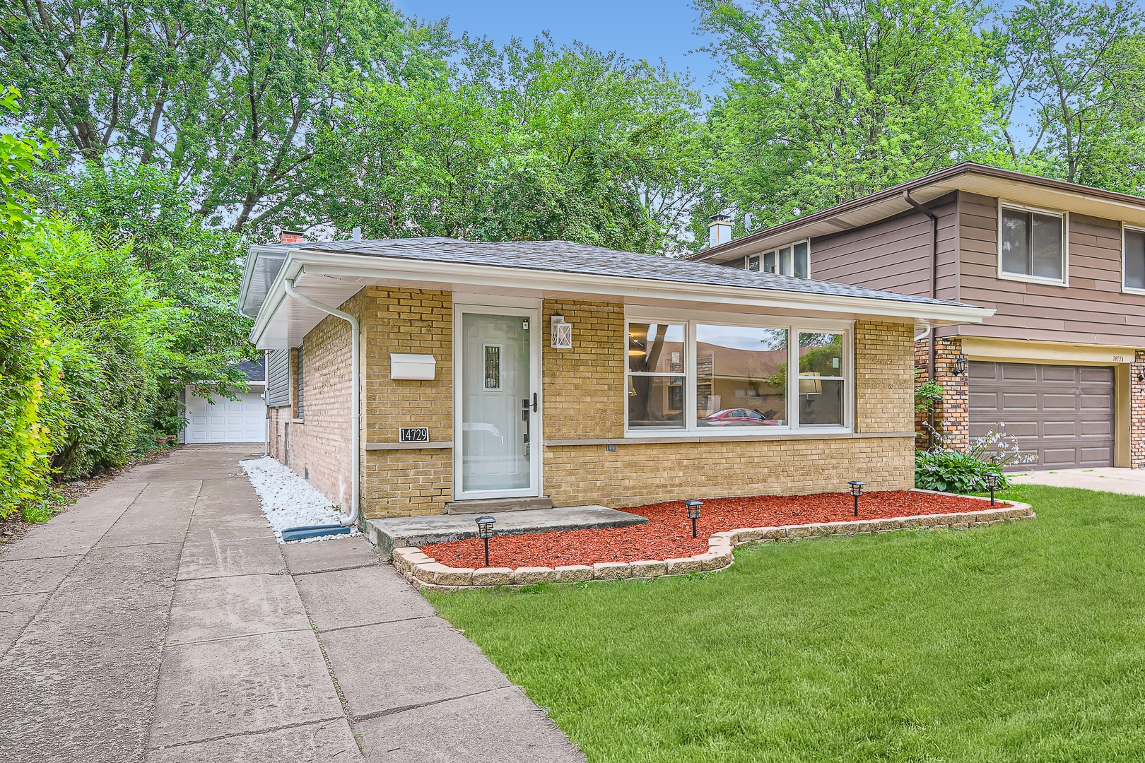 a view of a house with a yard