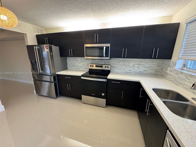 $2,300 | 2529 Southeast 19th Place, Unit 102C | Homestead