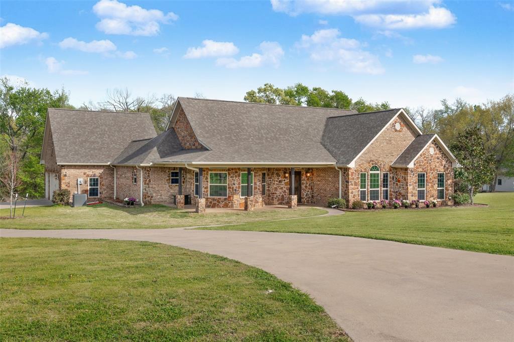 a view of big yard in front of house