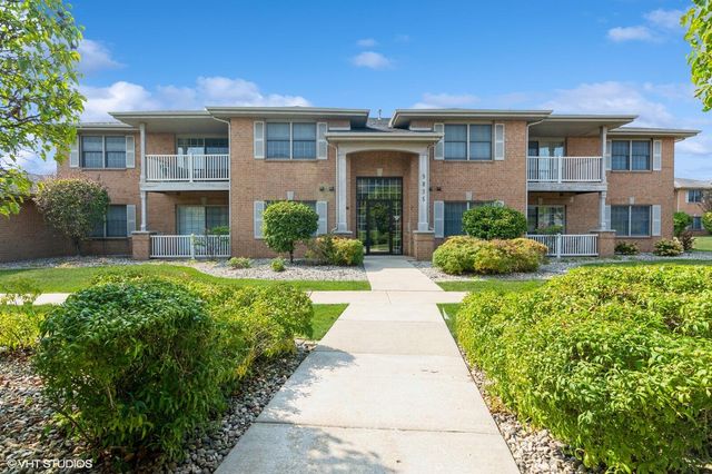 $219,500 | 9835 Wildwood Circle, Unit 2A | Munster