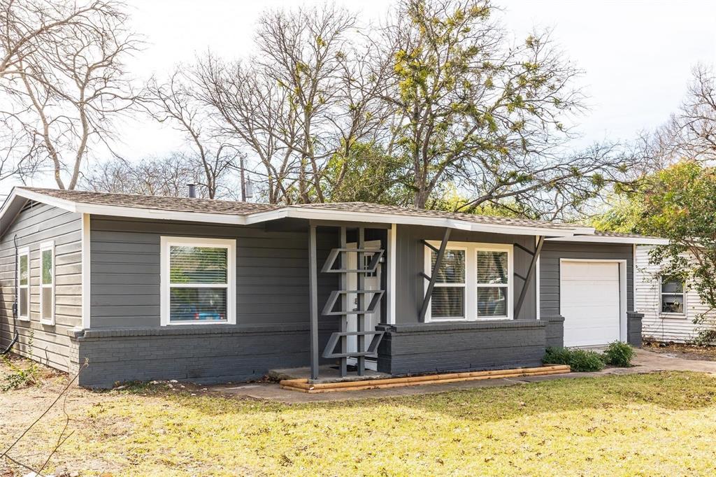 a view of house with yard