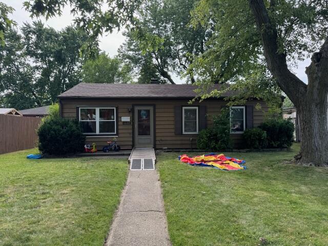 a front view of house with yard nad seating space