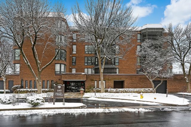 $423,000 | 1140 Old Mill Road, Unit 101F | Oak Brook