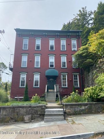 $1,250 | 2 Post Street, Unit 4 | Rondout Historic District