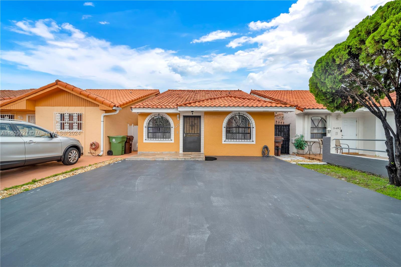 a view of a house with a yard and garage