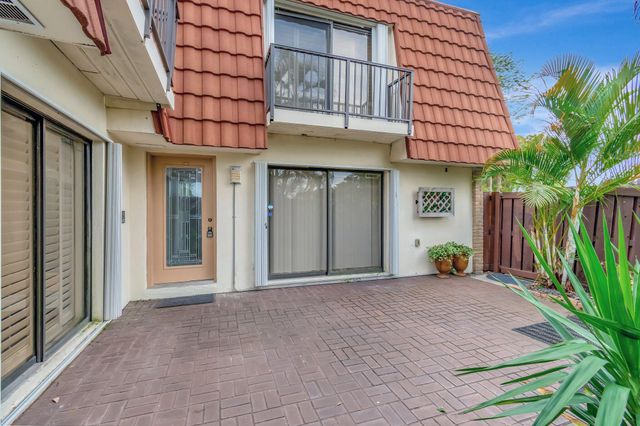 $365,000 | 3100 Spanish Wells Drive, Unit 1D | Delray Beach