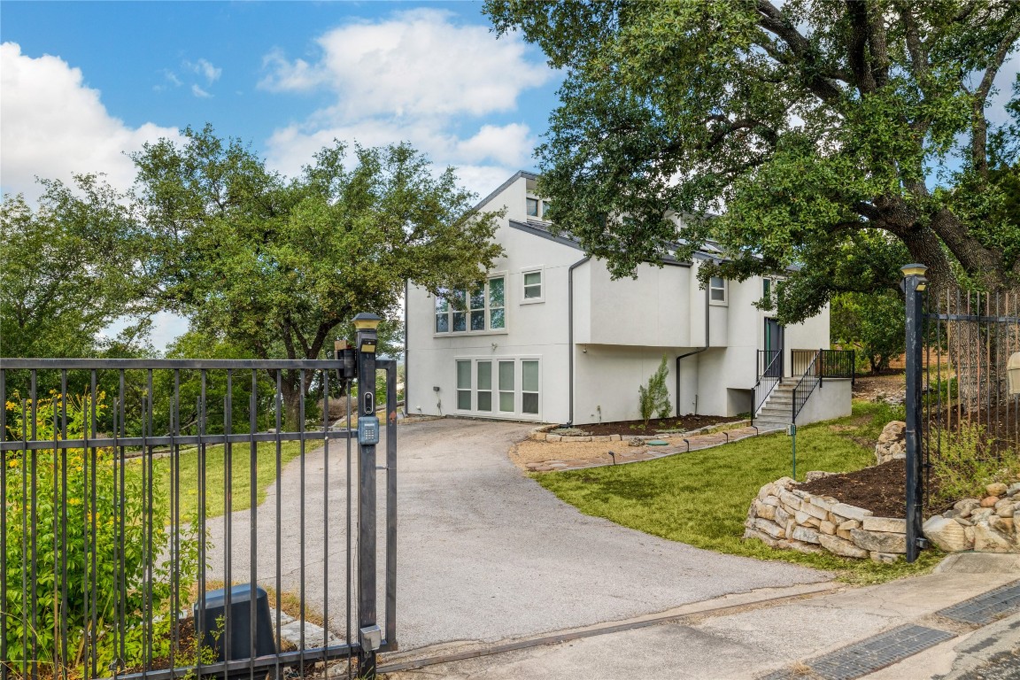 a view of a house with backyard and fence