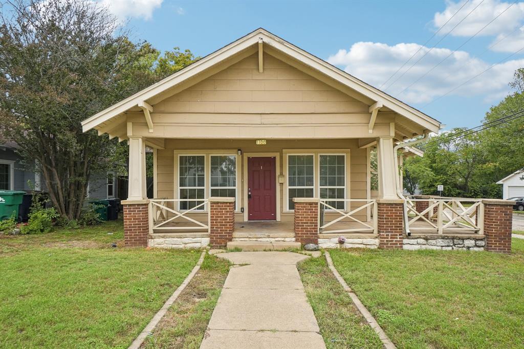 a view of house with backyard