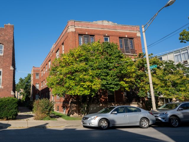 $189,900 | 213 North Marion Street, Unit 2D | Oak Park