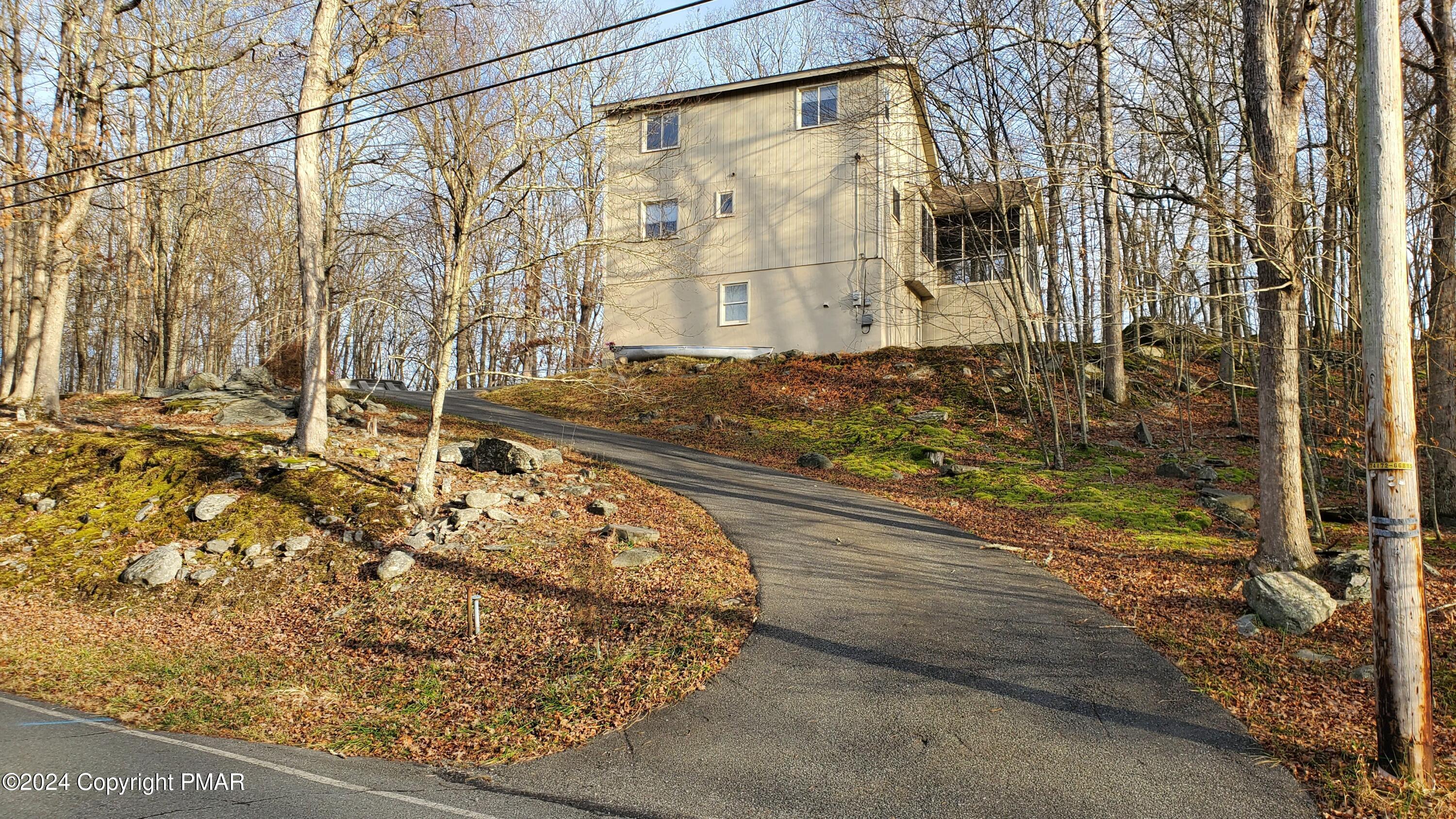 a view of a back yard of the house