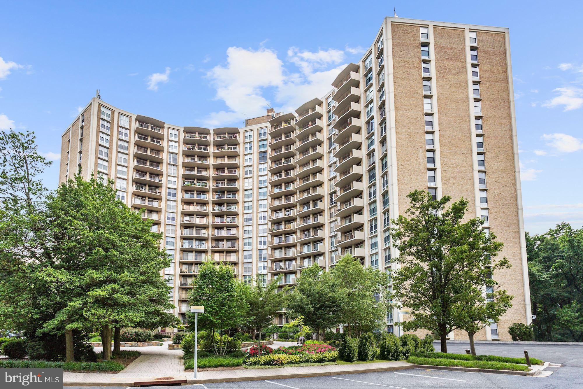 Welcome to Parkside Plaza on Sligo Creek!