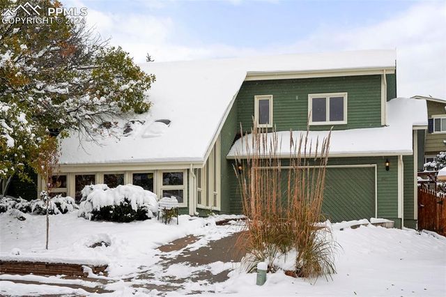 $725,000 | 940 Oak Bend Court | Oak Hills