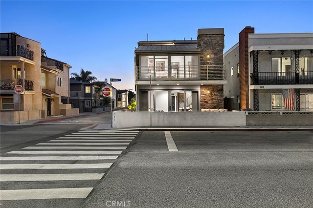 $5,995,000 | 200 East Balboa Boulevard | Balboa Peninsula