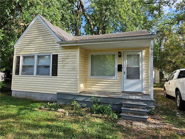 $49,900 | 1835 West Waggoner Street | Ravina Park