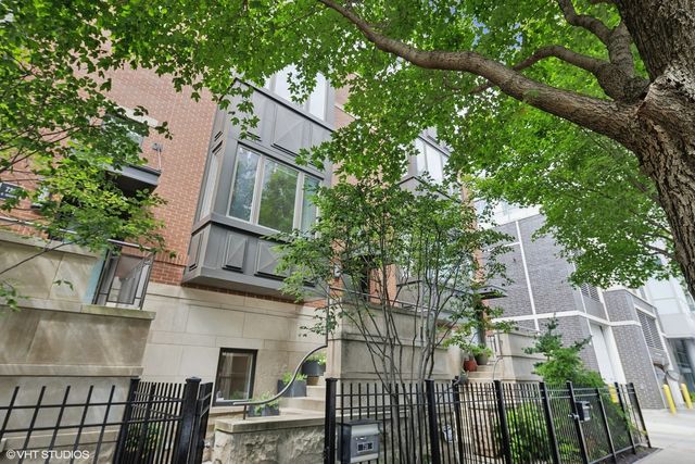 $1,235,000 | 738 North Hudson Avenue | River North