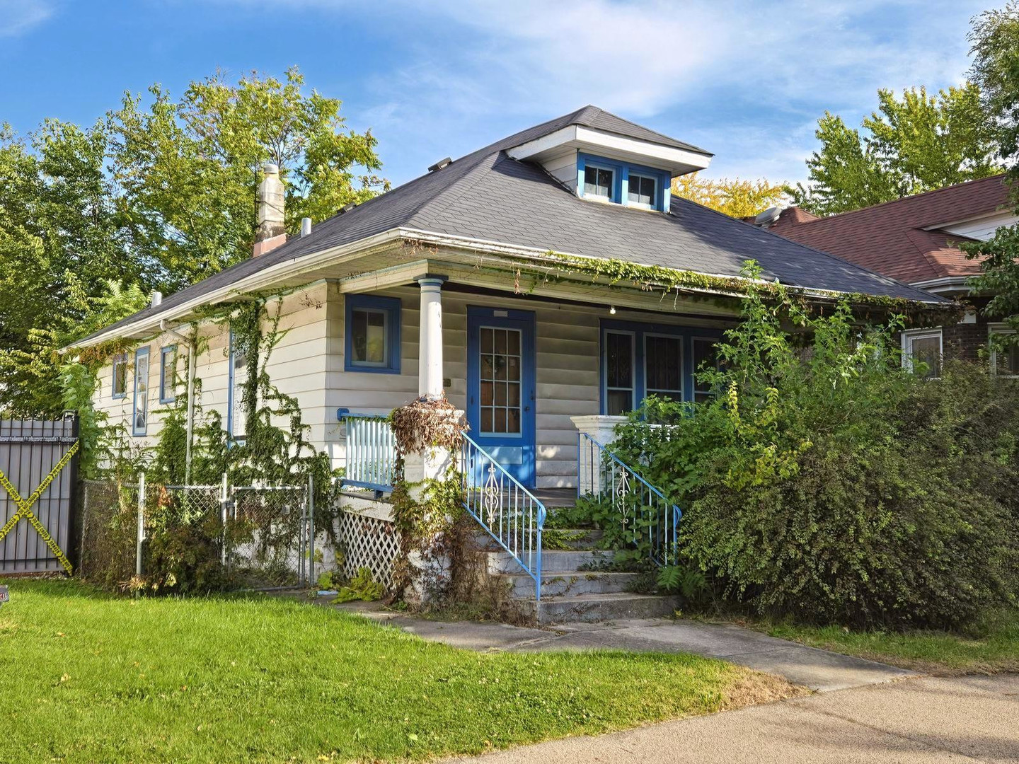 a front view of house with yard