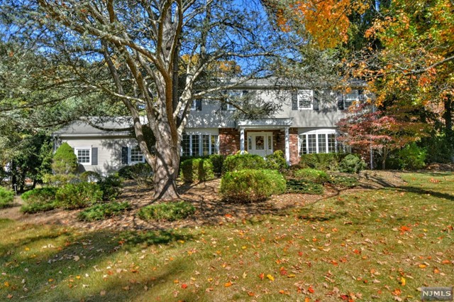 a house view with a outdoor space