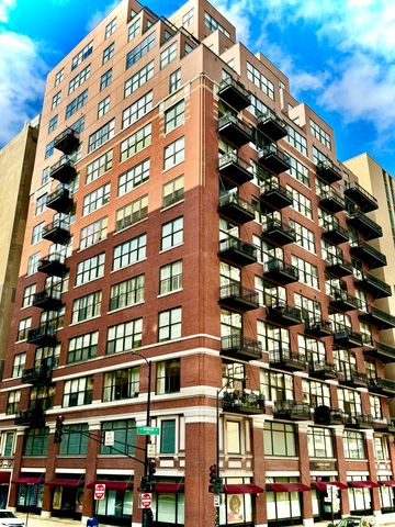 $440,000 | 547 South Clark Street, Unit 1101 | Harrison Street Lofts