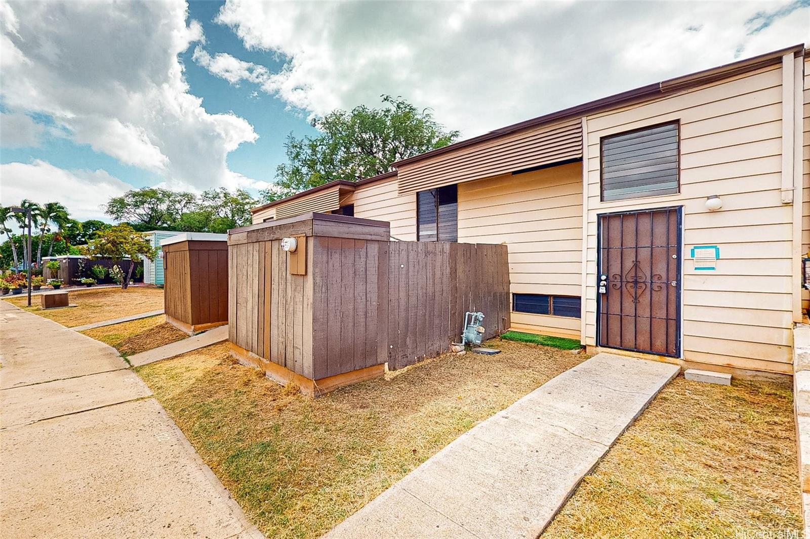 a view of backyard with small space