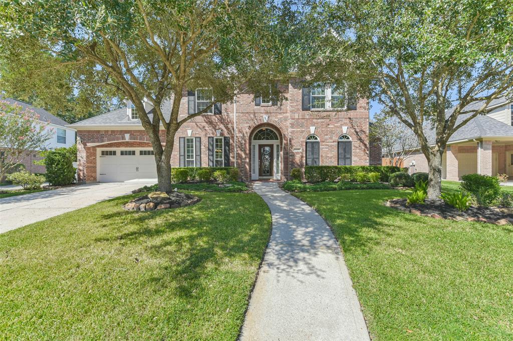 Spacious 5 Bedroom home located on a quiet cul-de-sac in the beautiful neighborhood of Riverchase.