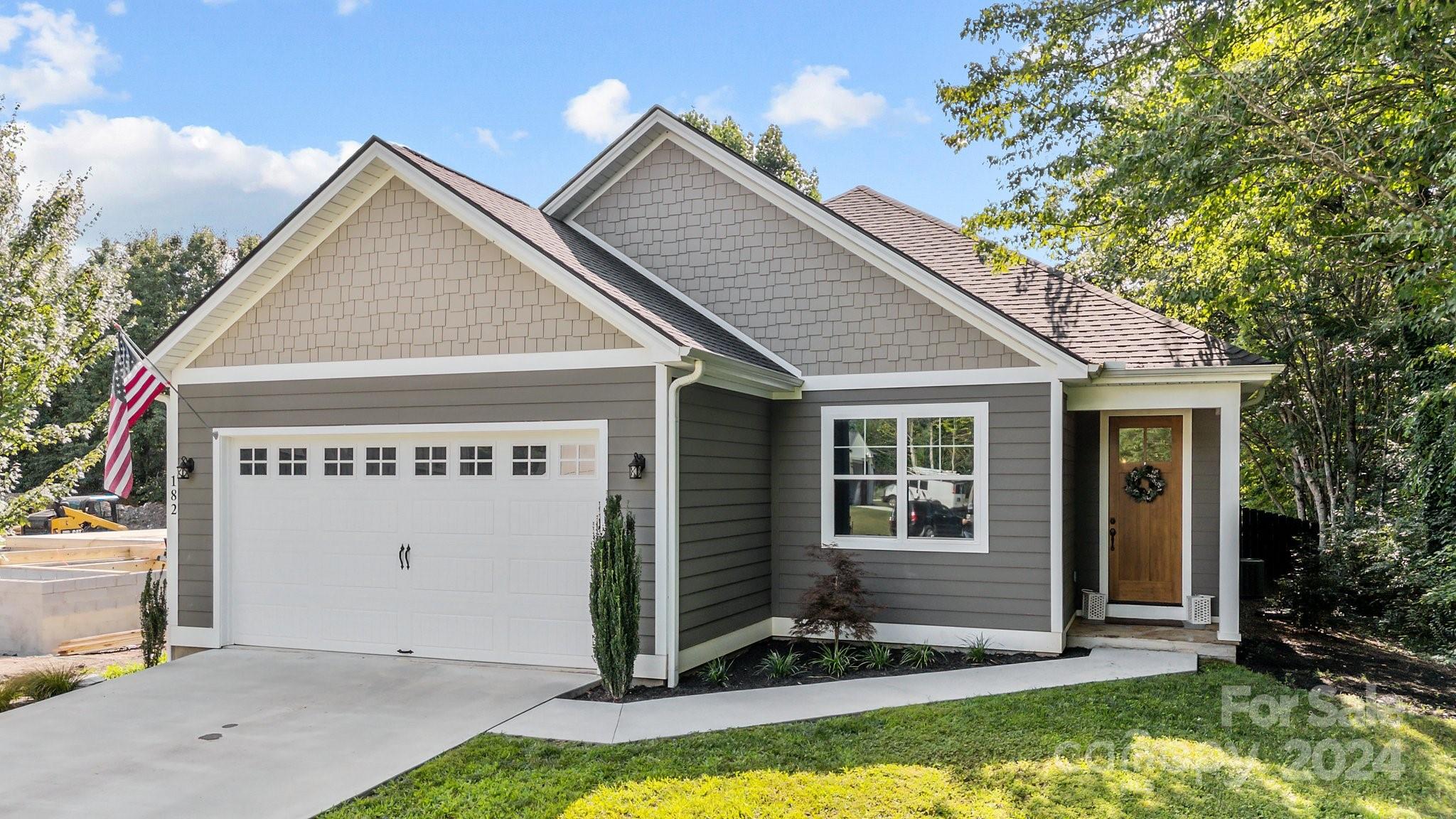 a view of a house with backyard