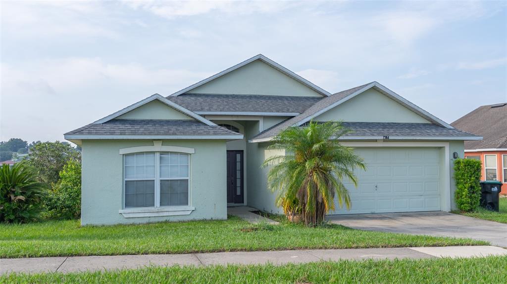 a view of a house with a yard