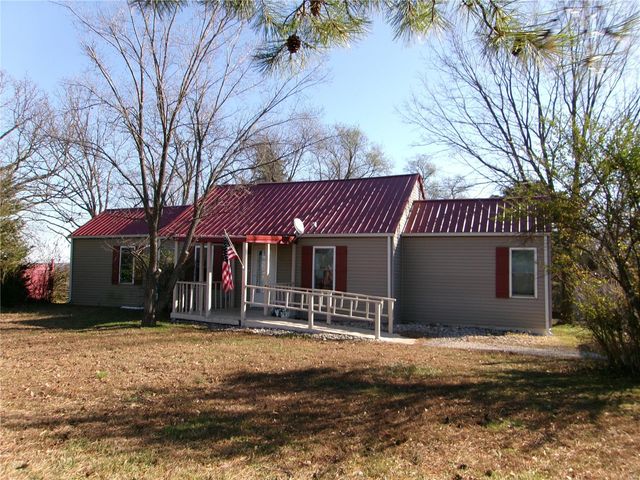 $215,000 | 1678 South Hobby Hut Road | Oak Hill Township - Crawford County