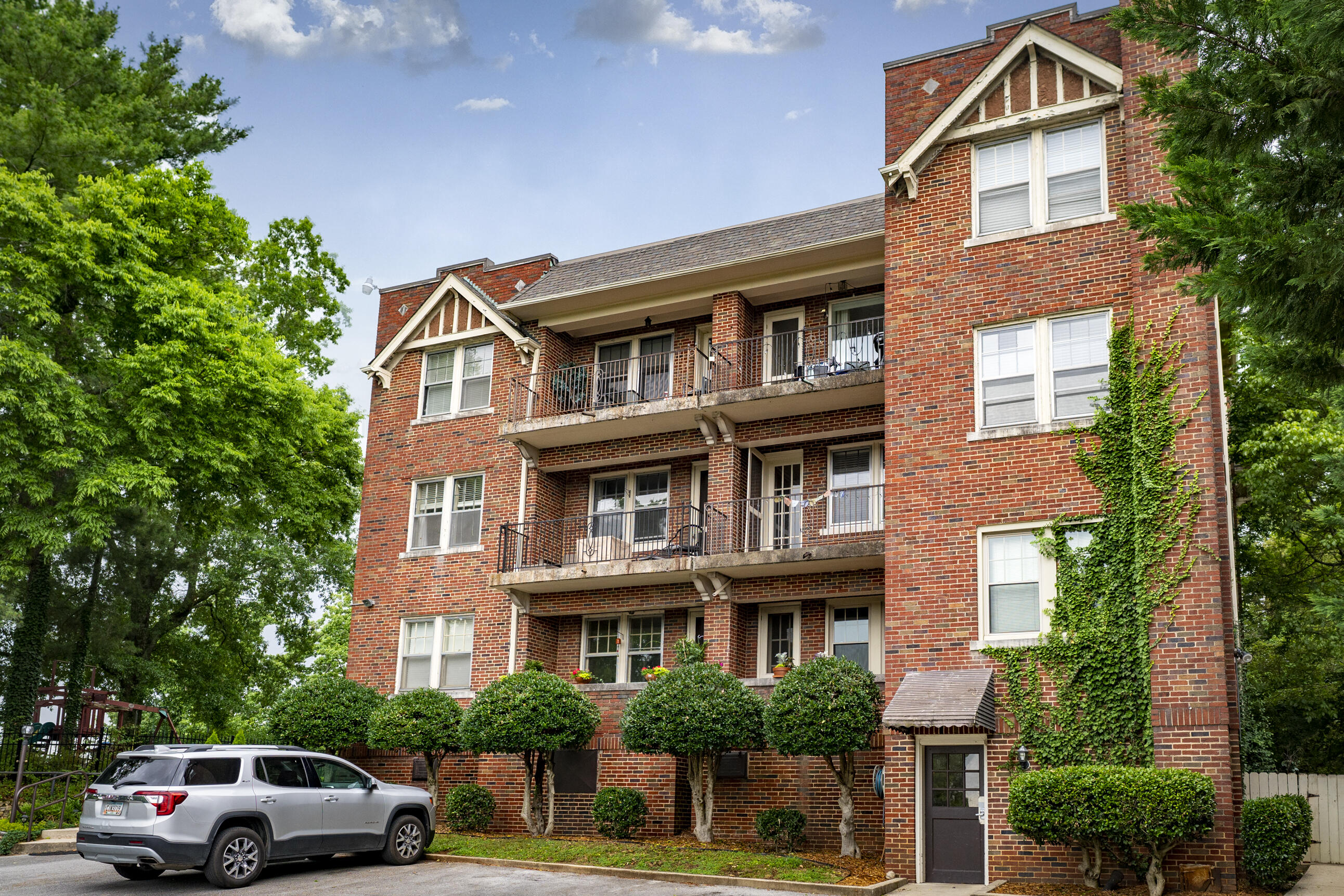 190 North Crest Road, Unit 4, Chattanooga, TN 37404 | Compass